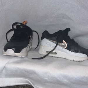 Kid’s shoes size 11